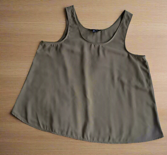 Atmosphere chivon top_
Size UK 14